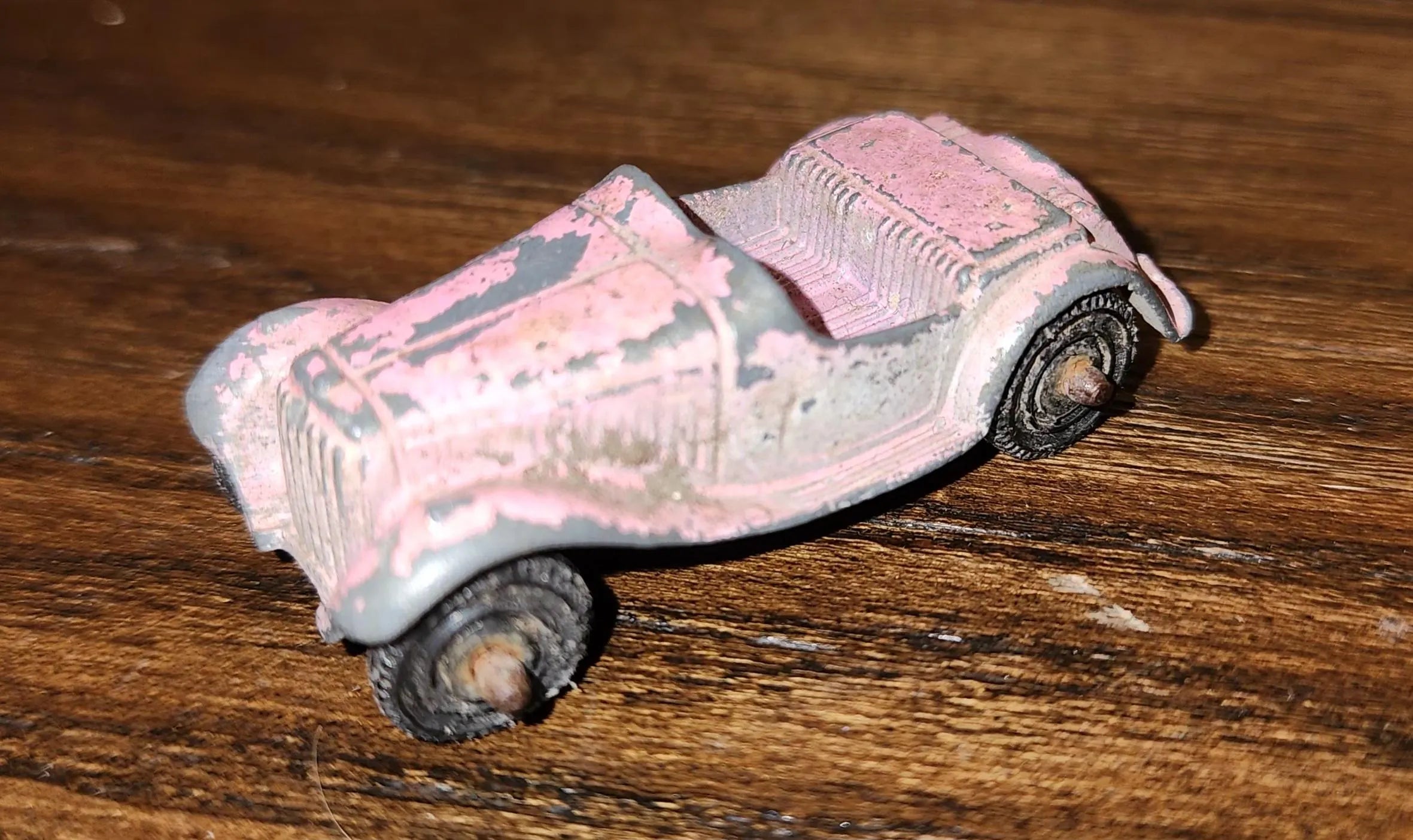 The Wandering Motorcar | Vintage Die-Cast Toy Car | Echoes of the Past Curio