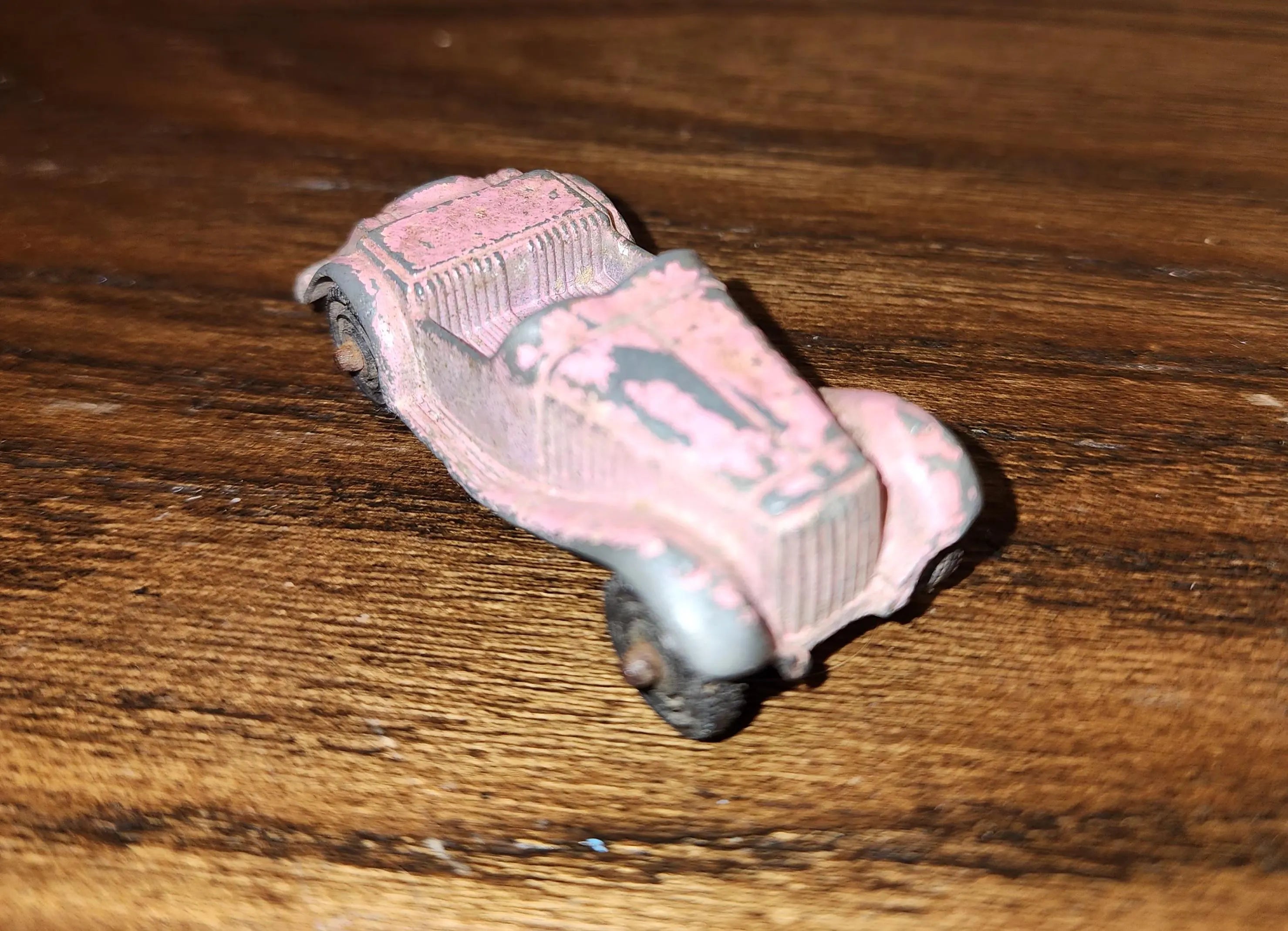The Wandering Motorcar | Vintage Die-Cast Toy Car | Echoes of the Past Curio